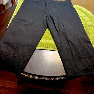 Black Capris.  Women’s 14